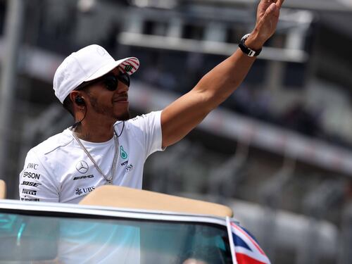 Hamilton quattro volte campione del mondo: "Ringrazio la mia famiglia e la Mercedes"