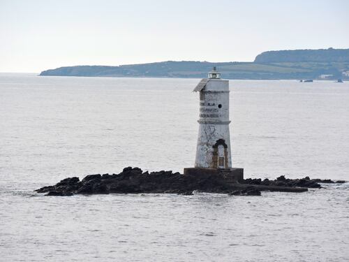 Faro Mangiabarche: storia e leggende dalla Sardegna