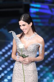Sanremo 2017, gli outfit sexy della prima serata 1