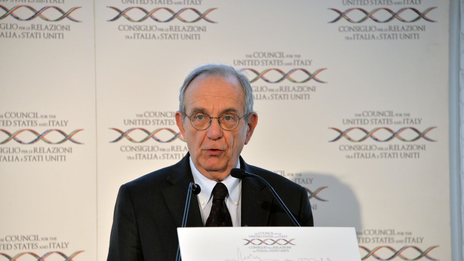 Padoan: "Se l'Ue boccia la manovra, sarà l'inizio della fine"