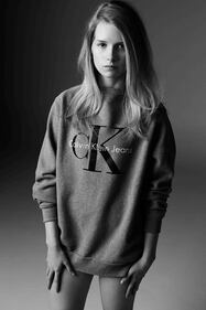 La modella Lottie Moss 4