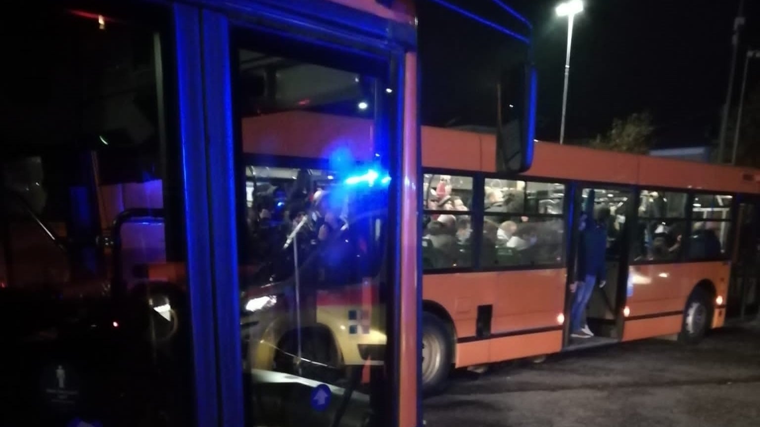 Autobus Atac devastati dai tifosi inglesi, gli autisti protestano