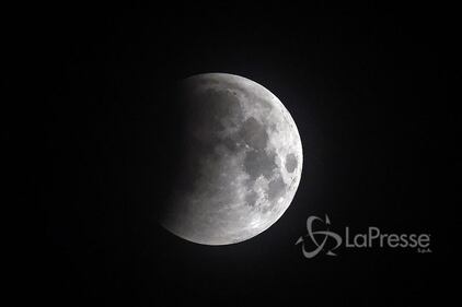 La Luna rossa più lunga del secolo 6
