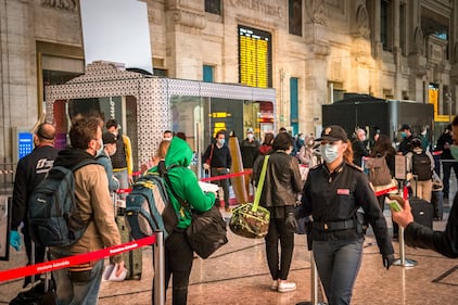 Code e controlli in Stazione Centrale 5