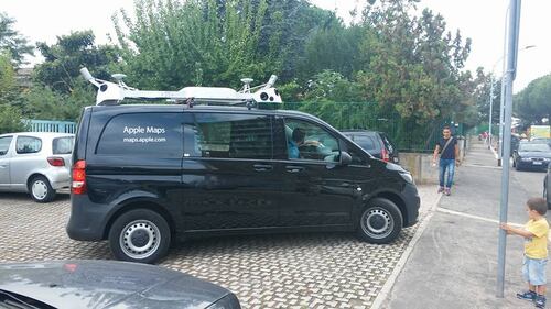 Avvistata la Apple car a Roma 3