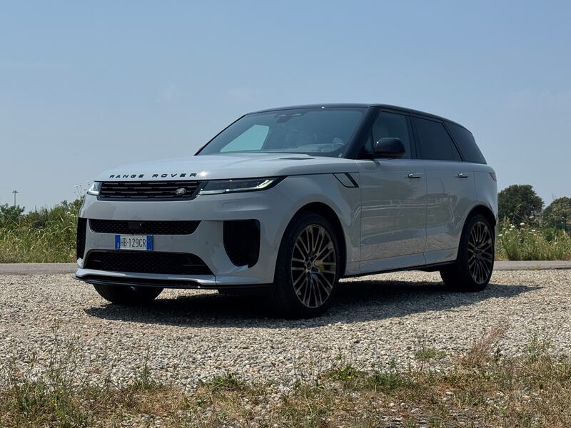 Range Rover Sport SV: quando un SUV decide di non avere limiti