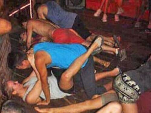 "Danza pornografica" in pubblico: arrestati dieci turisti in Cambogia