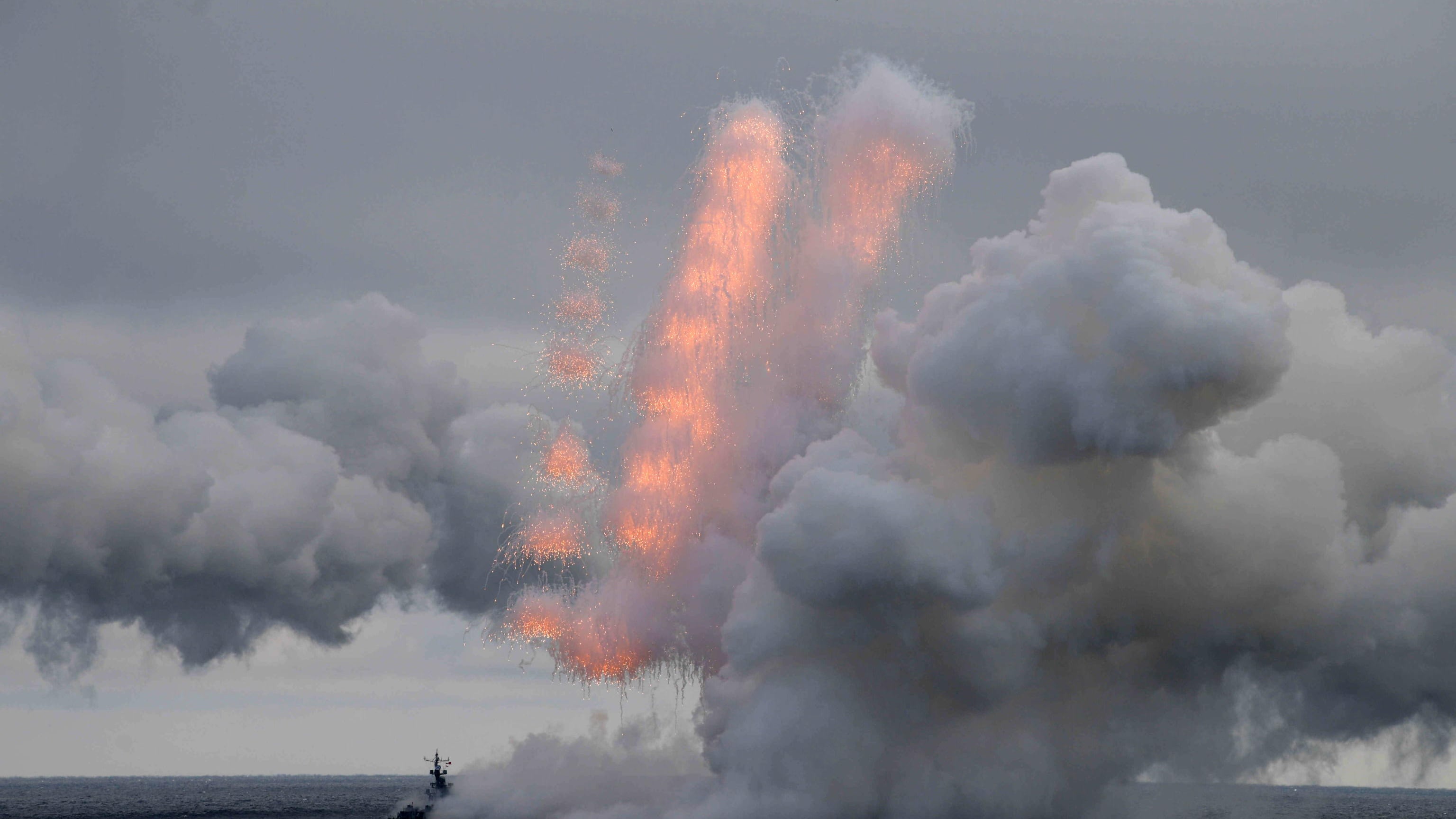 "Putin può sganciare bomba tattica nel Mar Nero". Cosa significa
