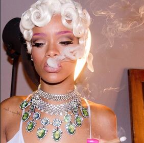 Rihanna, che pin up! 8