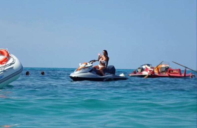 Marika Fruscio, mare e topless su Twitter 19