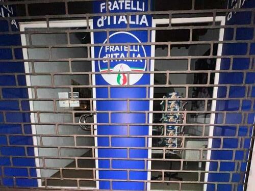 Firenze, gli antagonisti imbrattano la sede di FdI. "Il sindaco prenda posizione"