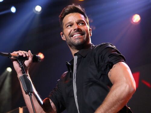 Ricky Martin: "Vorrei che i miei figli fossero gay". E subito scoppia la bufera in rete