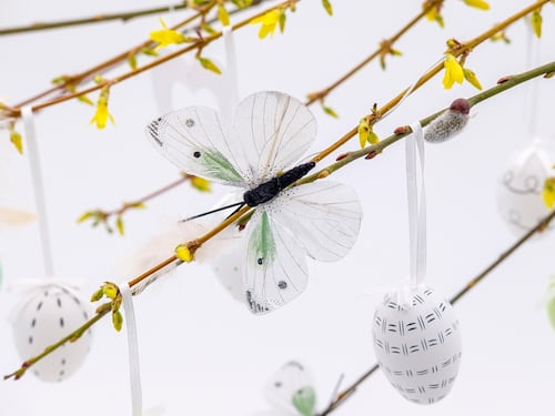 Vuoi decorare casa per Pasqua? Occhio a questi divieti: rischi fino a 100mila euro di multa