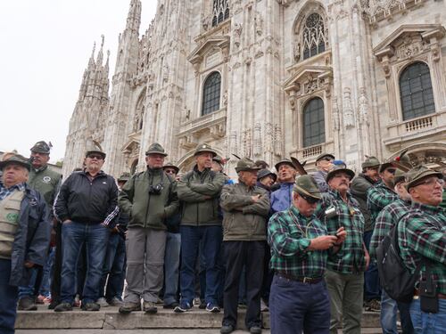 L'onda degli Alpini a Milano: le loro voci tra storia e colori