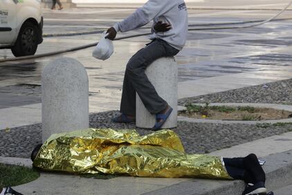 La farsa di Pisapia: immigrati sgomberati ​fuori dalla stazione 6
