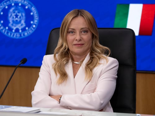 Meloni, mossa anti-Vannacci. Il vocale “Io sono Giorgia” diventa un marchio
