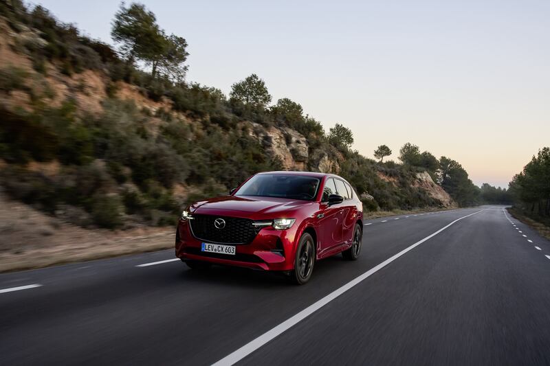 Mazda CX-60, guarda le foto 12
