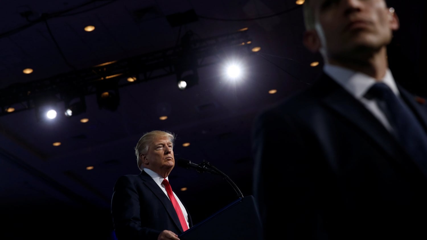 Donald Trump ha un nemico nuovo: le streghe