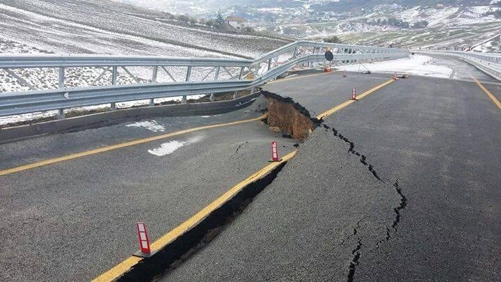 Ponte crollato in Sicilia. La procura apre un'inchiesta