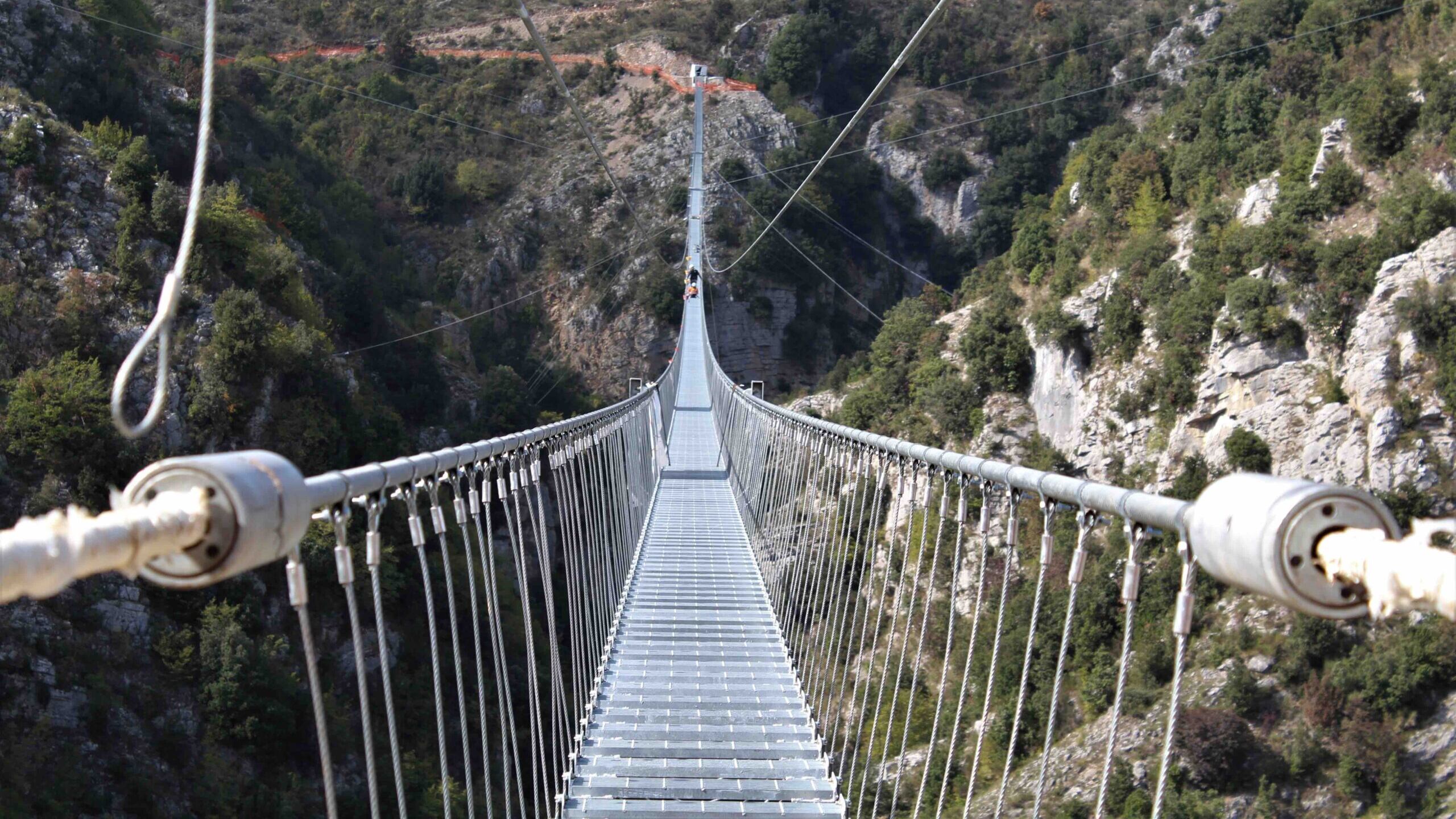 Vista sulla natura sospesi nel vuoto