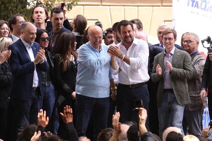 Luca Toni insieme a Salvini al comizio di Modena: ecco le immagini 3