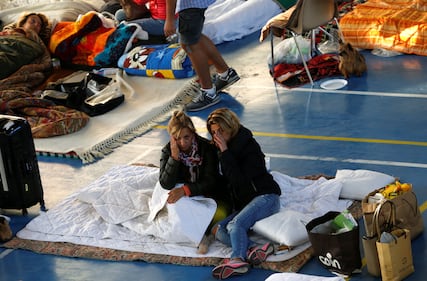 Terremoto, la prima notte degli sfollati tra freddo e paura 1