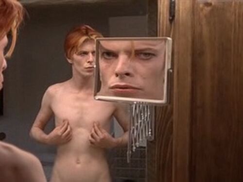 I vizi di David Bowie tra sesso e droga svelati nella biografia dell'ex moglie