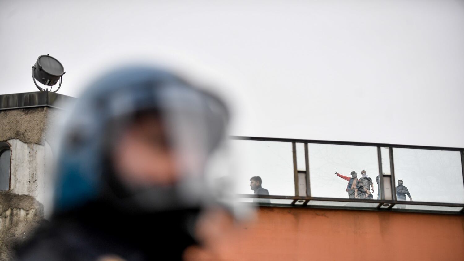 Maxi blitz antidroga nelle carceri, oltre 100 indagati