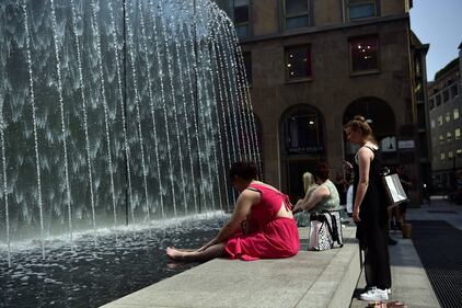 Milano: scatti dalla  fontana d'Apple in Pizza Liberty  4