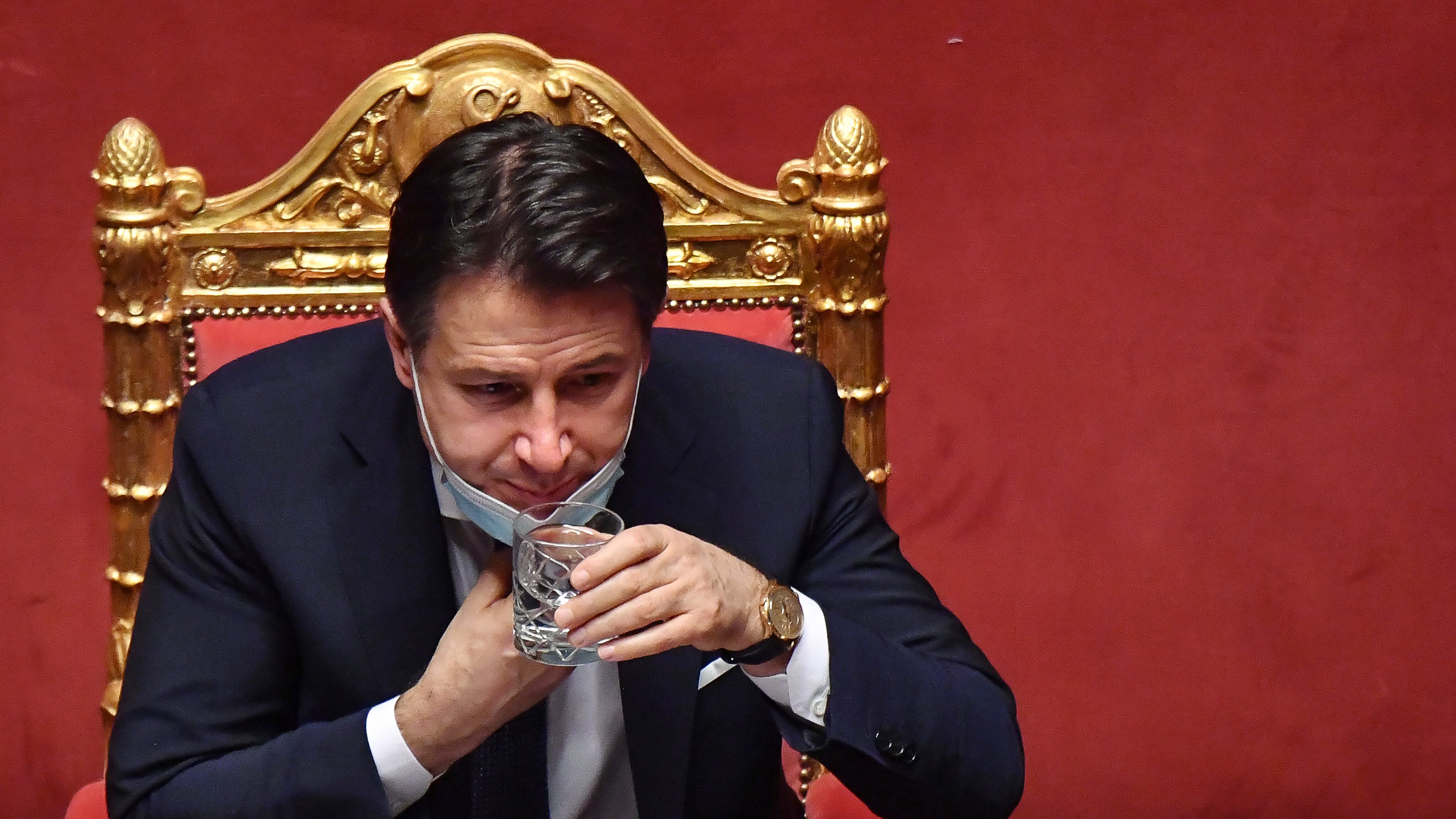 Conte in versione call-center: "Così elemosina voti in Senato"