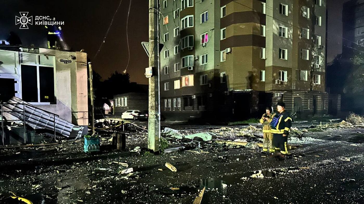 Mosca spegne la luce a Kiev, ancora raid contro l'energia. E Putin minaccia l'Europa