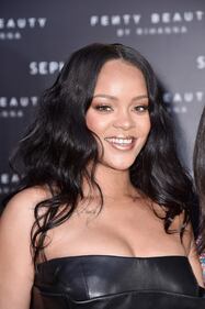 Rihanna hot, il corpetto è esplosivo 19