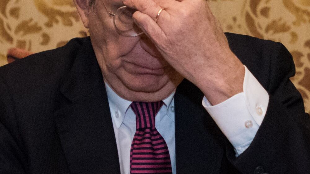 Padoan corre nella "sua" Siena. Lo schiaffo di Burioni a Renzi