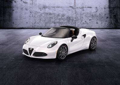 Alfa Romeo 4C Spider, orgoglio italiano a cielo aperto 4