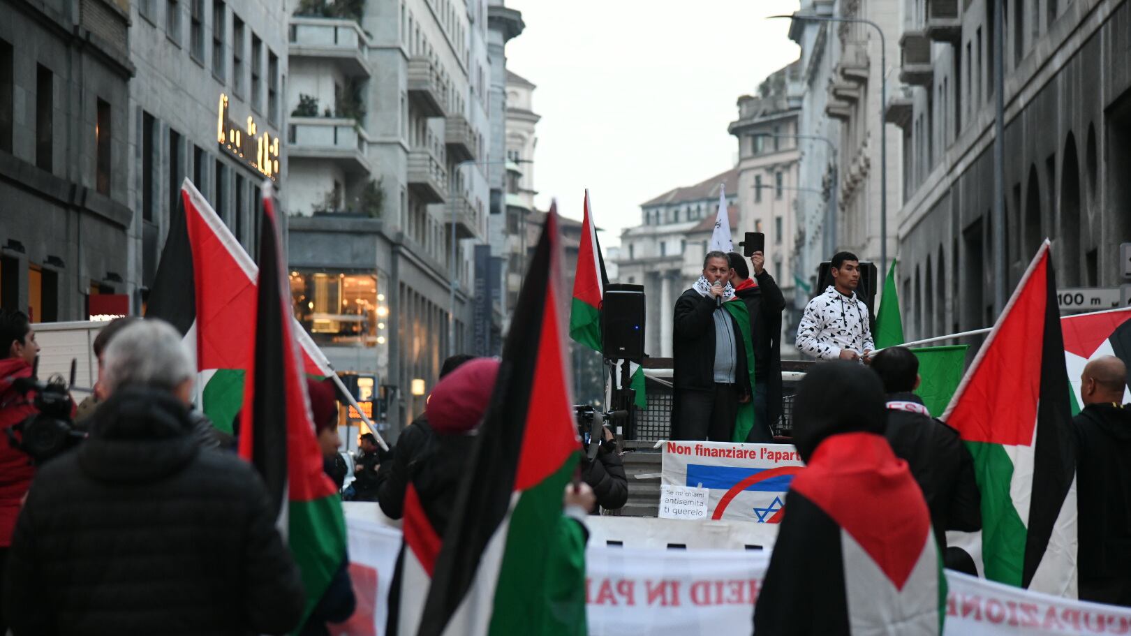 Insulti contro Israele e Sala: "Sionista, sei tu il terrorista"