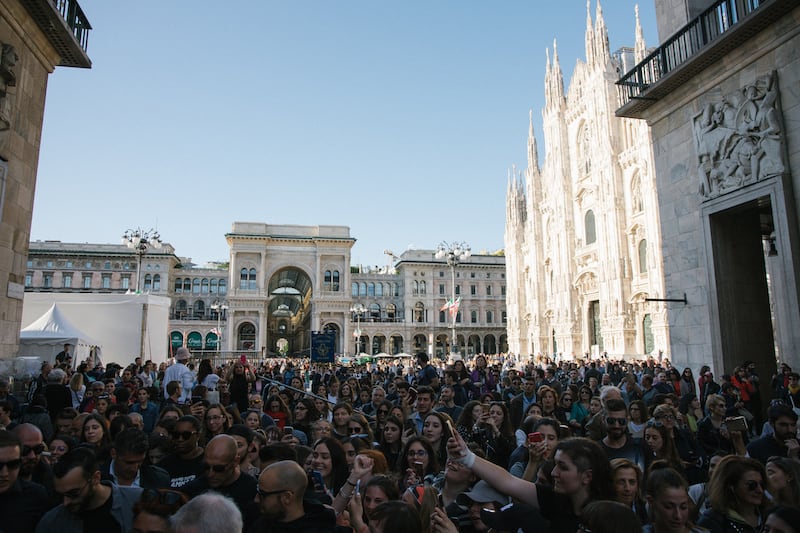 Marco Mengoni in Piazza Duomo a Milano 4