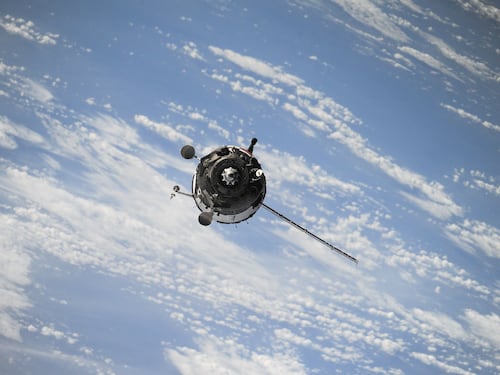 È allarme per lo "space weather": blackout e aerei in tilt, cosa può succedere