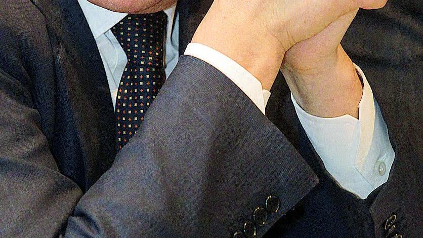 Gogna mediatica per D'Alema Il suo nome finisce nei verbali