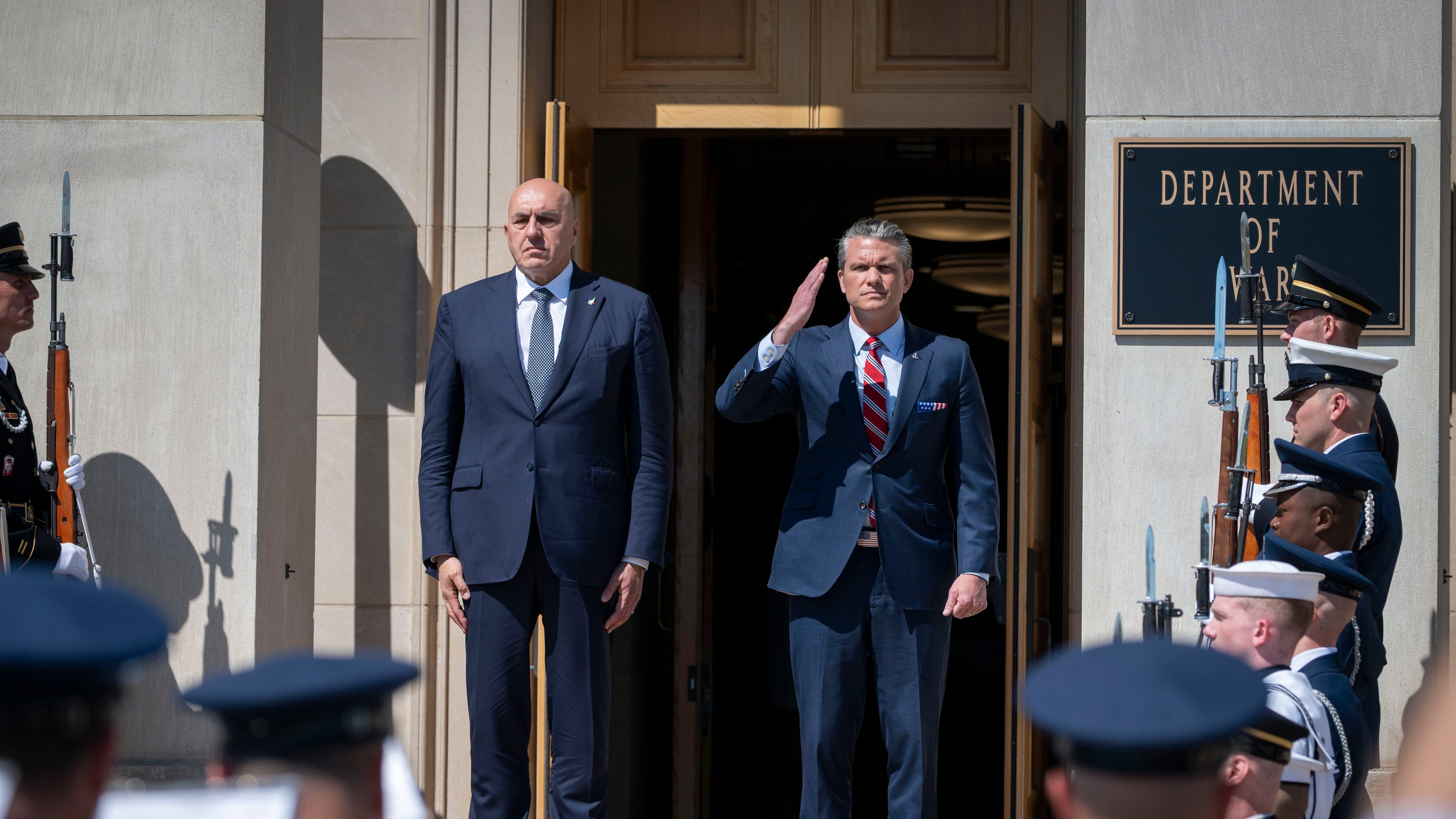 Crosetto da Hegseth a Washington. "Italia e Usa sempre fianco a fianco"