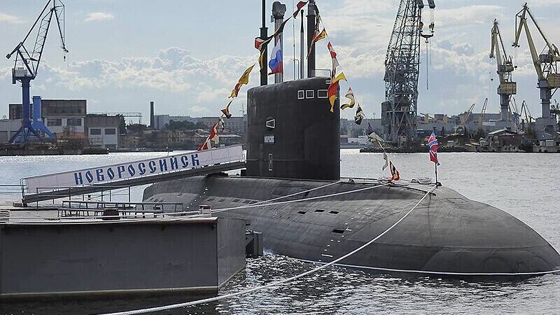 "Guasto critico, si rischia l'esplosione". Allarme per il sottomarino russo Novorossiysk nel Mediterraneo