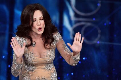Sanremo 2016: gli abiti della prima serata 85