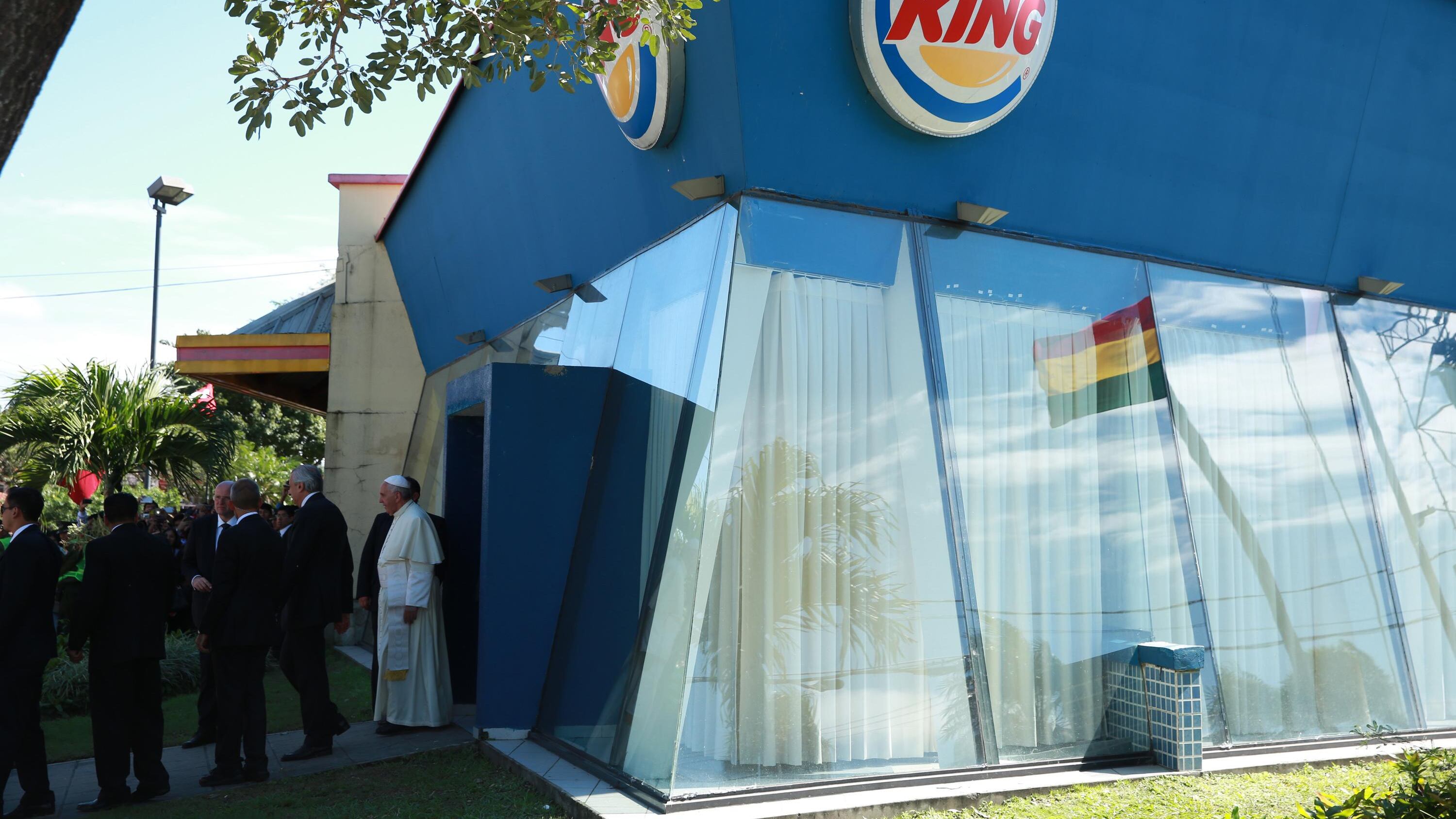 Il Papa si è cambiato al Burger King