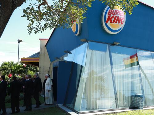 Il Papa si è cambiato al Burger King