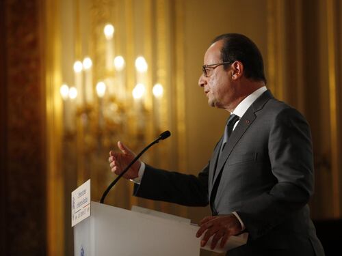 Isis, Hollande preme l'acceleratore: "Siamo pronti a un attacco in Siria"