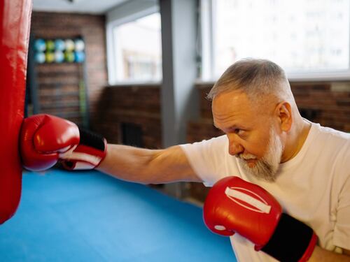 Parkinson e attività fisica: quando è consigliata, i benefici e quale sport è utile