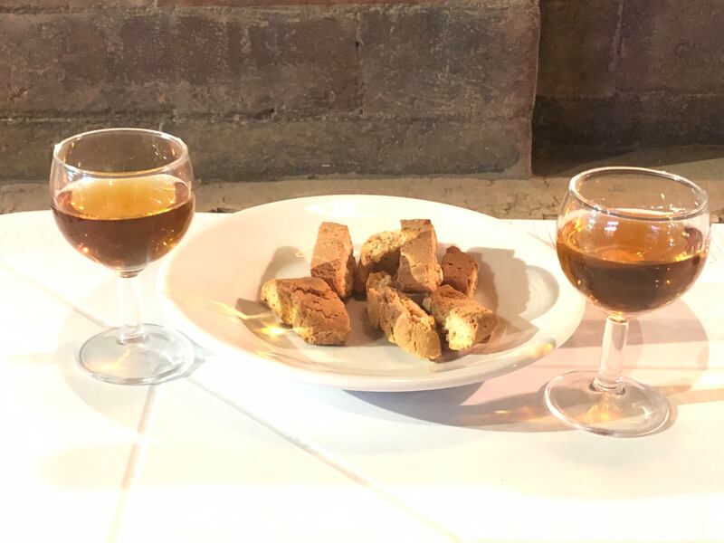 Cantucci e vin santo