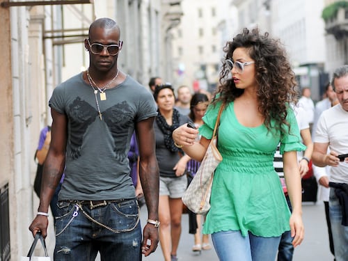 Indagati i genitori di Balotelli: "Offeso il decoro di Raffaella Fico"