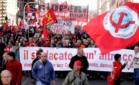 Cgil in piazza contro il governo 4