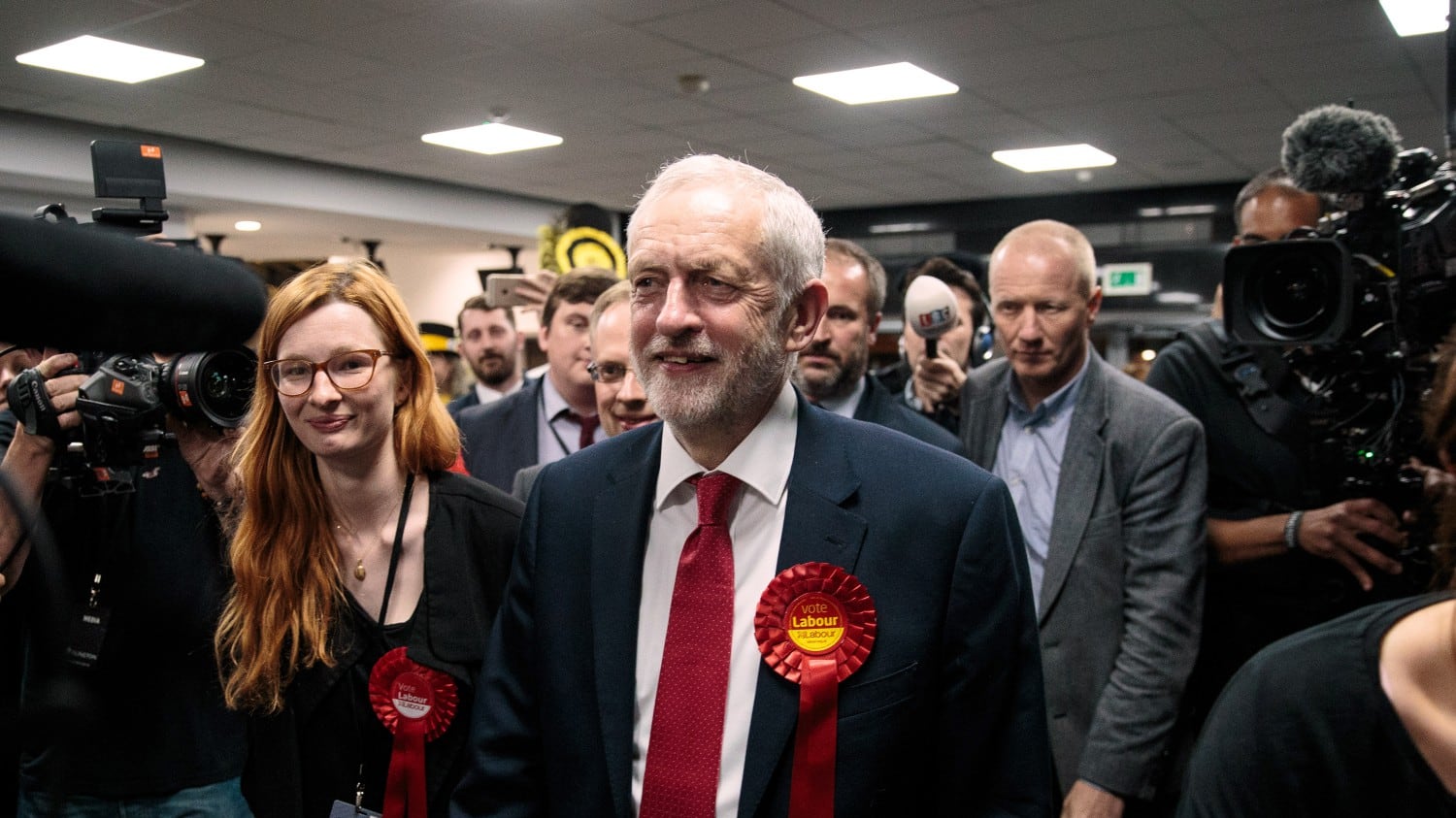 Corbyn: "Abbiamo cambiato la politica, ora la May si dimetta"