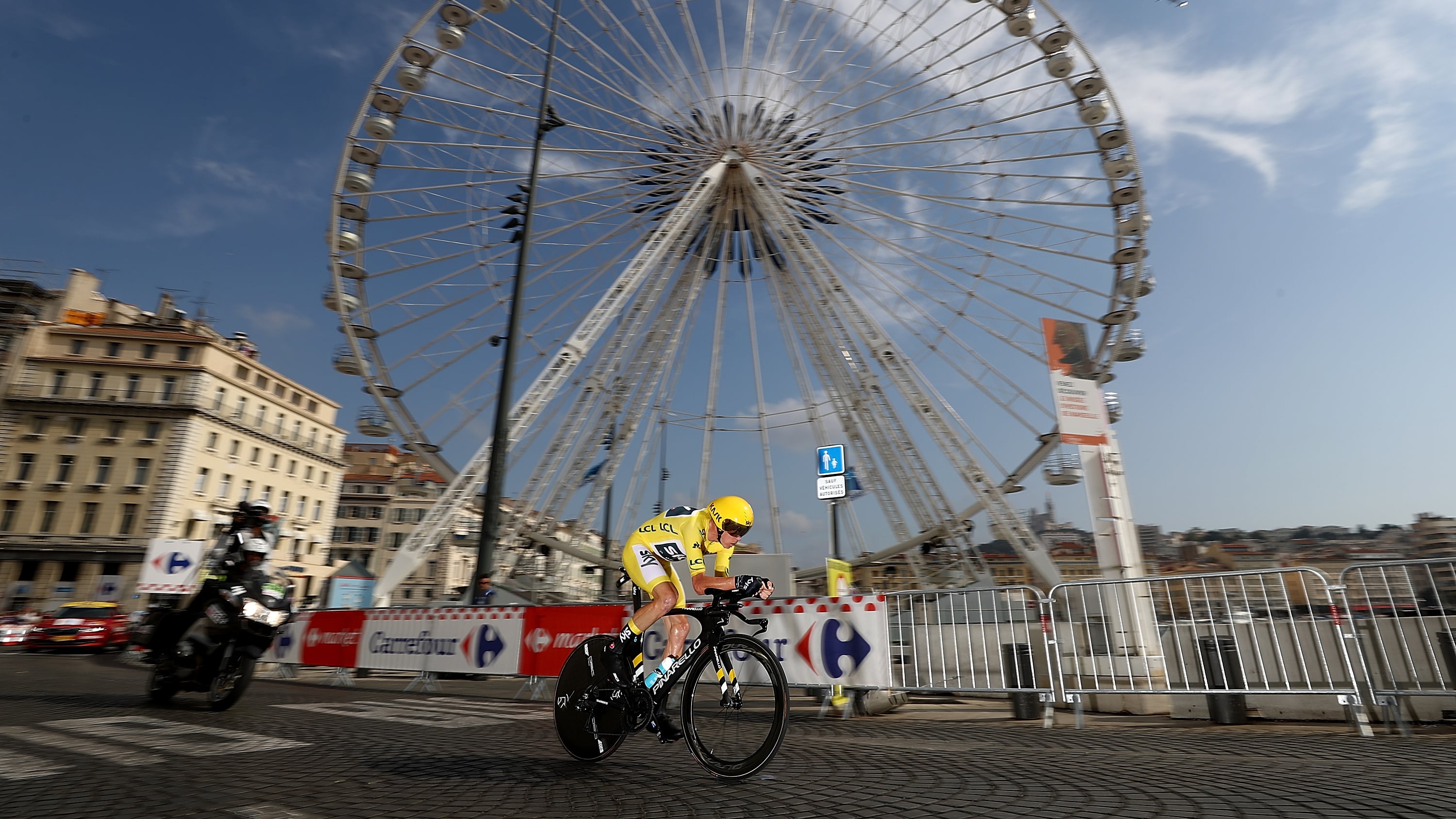 È ancora il Tour di Froome. Ma è un trionfo senza applausi